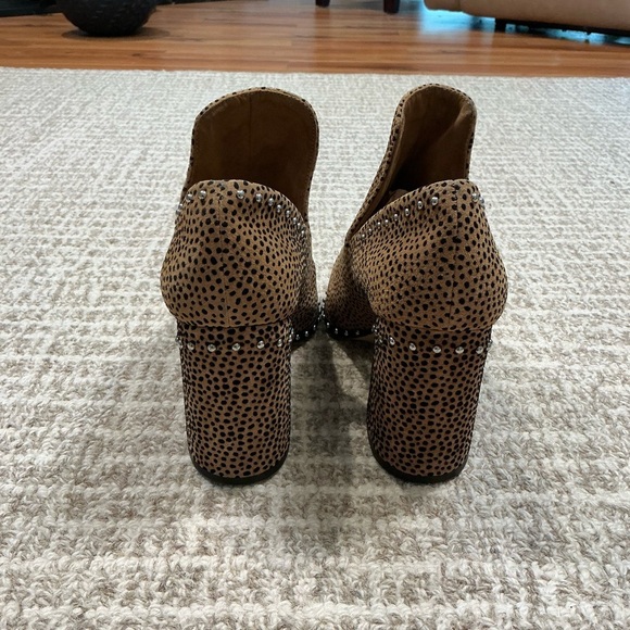 Gianni Bini Brown Studded Cheetah Ankle Booties Sz 8 - Picture 7 of 7